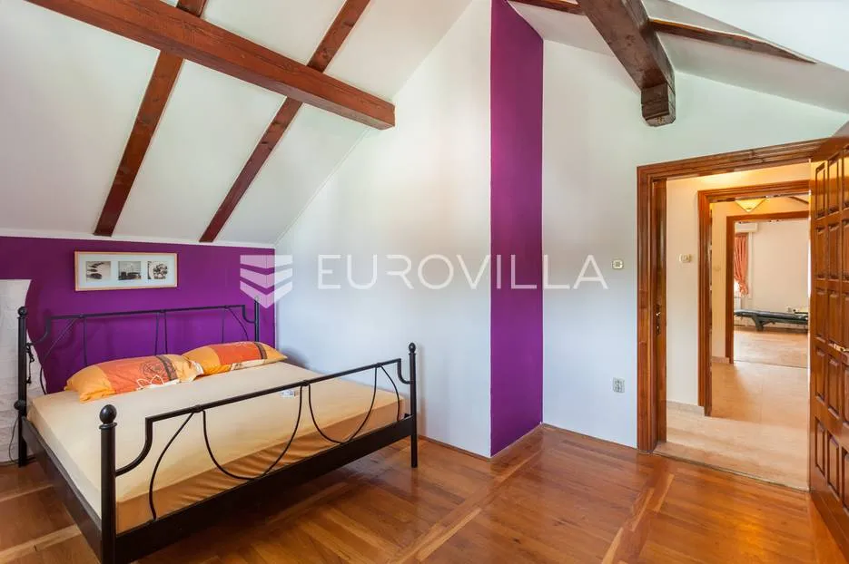 zagreb mikulići samostojeća kuća 300m2 na parceli 520m2 - slika 11