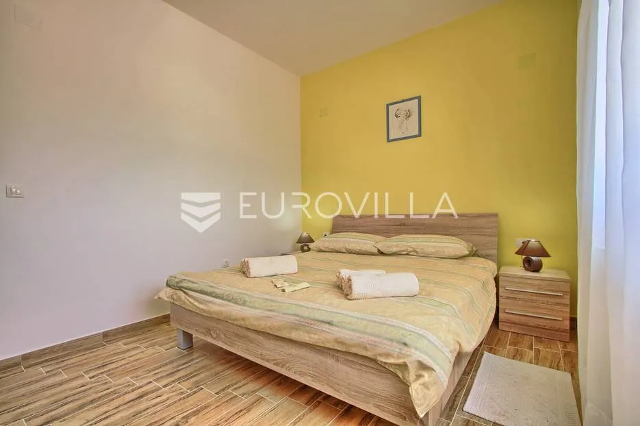 istra, svetvinčenat, 294 m² villa, bazen, jacuzzi te multifunkcionalno igralište na 2000 m² okućnice - slika 19