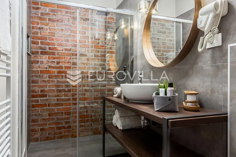 rijeka, centar, novouređen luksuzan stan nkp 78 m2 s tri apartmana - slika 11