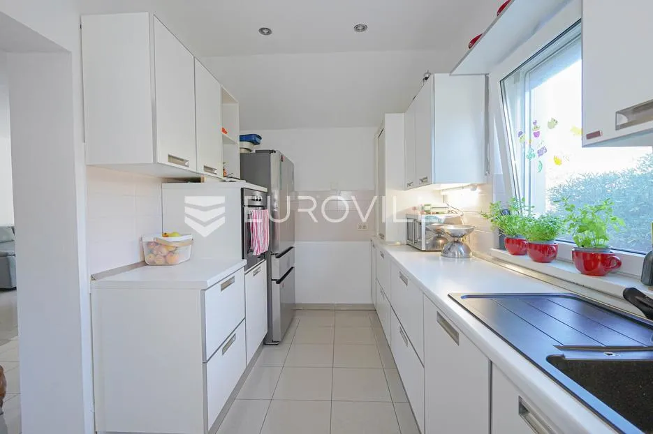 zadar, bokanjac, prostrana kuća površine 376 m² s velikim potencijalom - slika 17