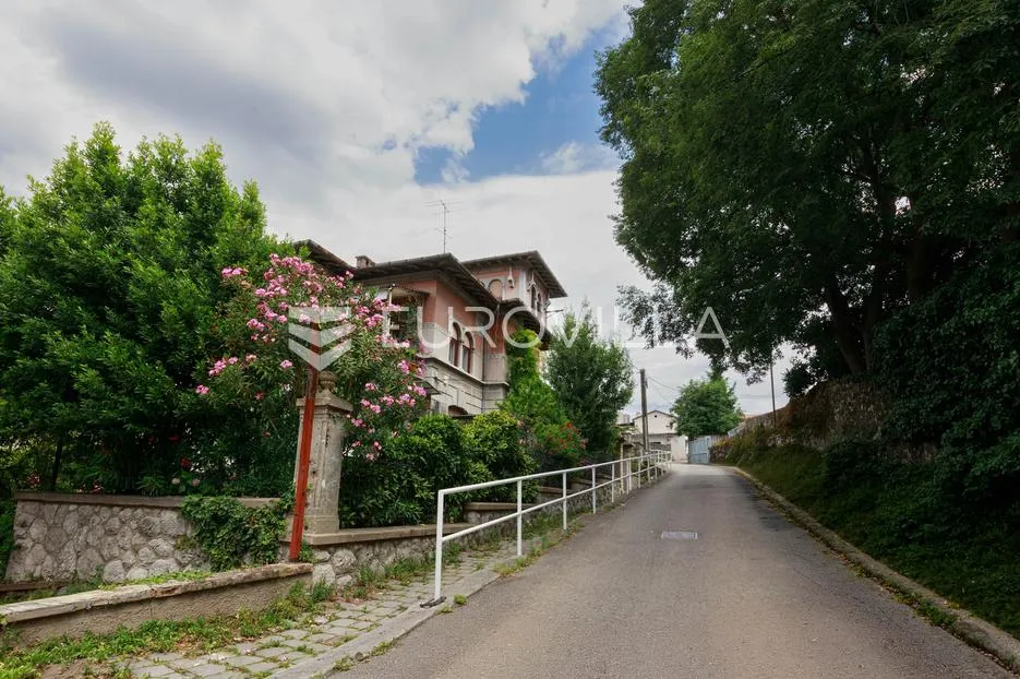 rijeka, stan u lijepoj austrugarskoj vili, na 1. katu, velika terasa - slika 2