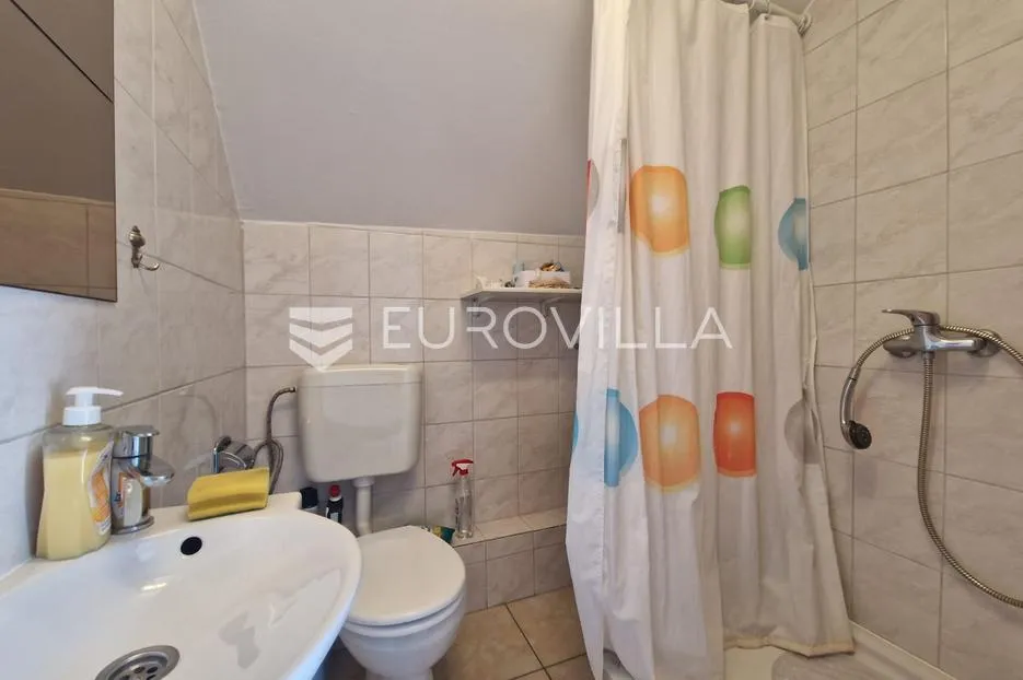 vir, samostojeća katnica s dva apartmana - slika 39
