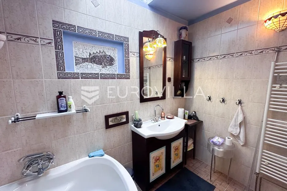 vinkovci, centar, 249.54 m² kuća na 3 etaže pomoćna zgrada te garaža - slika 7