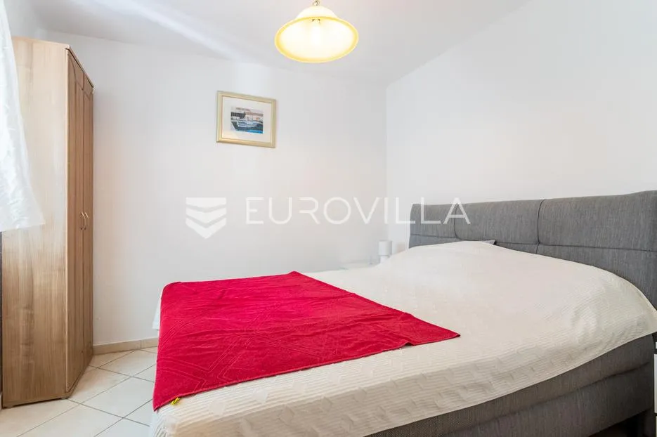 brač, milna, samostojeća kuća s četiri apartmana - slika 15