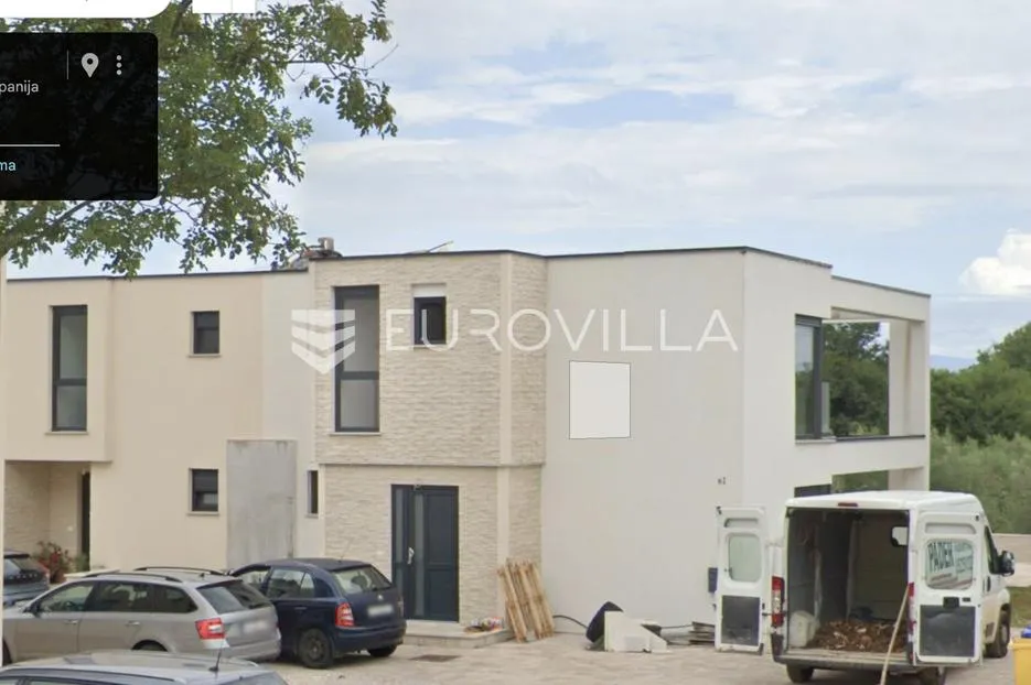 krk, malinska, novogradnja sa dva odvojena stana po 130 m², okućnicom od 300 m² - slika 2