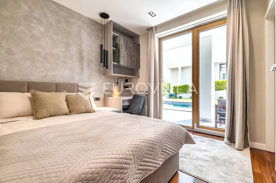 zagreb, jelenovac luksuzan četverosobni stan 180 m² sa vrtom 150 m² - slika 13