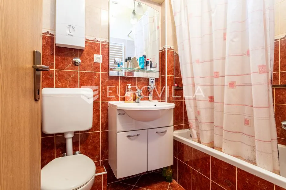 vodice, dvosoban stan u centru mjesta, 87,67 m² - slika 9