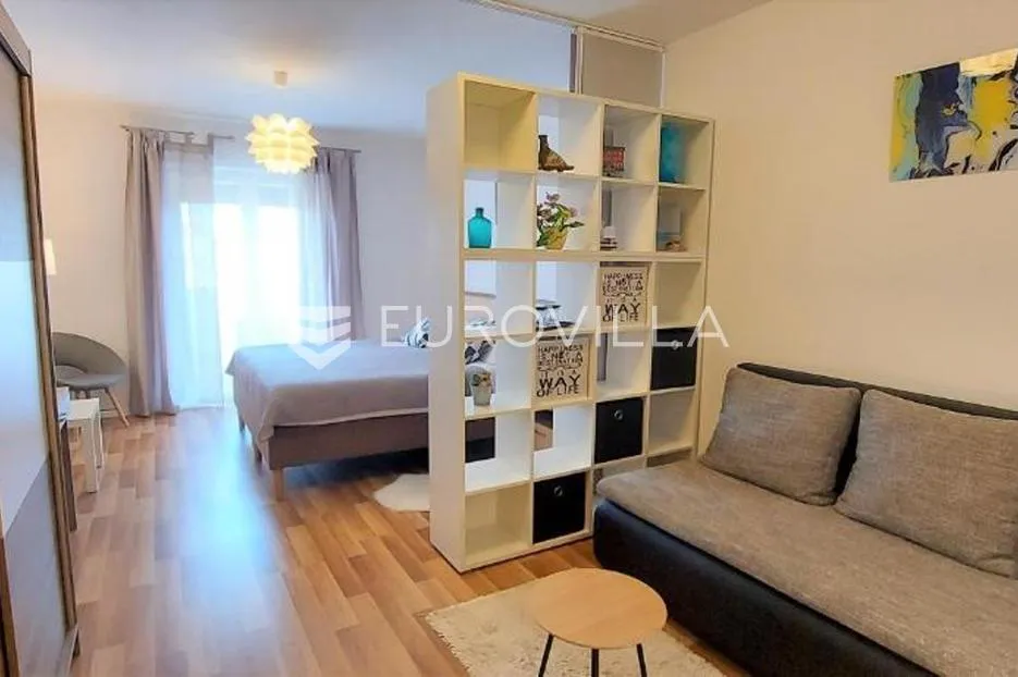 bale, samostojeća kuća s 3 apartmana - slika 10