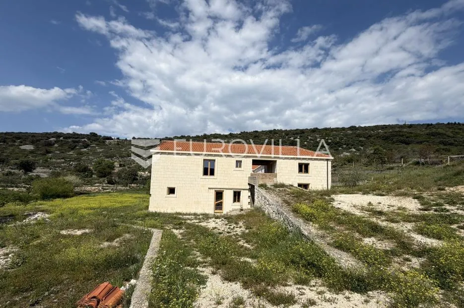 brač, nerežišća, kamena vila na prostranom imanju od 28.122 m² - slika 20