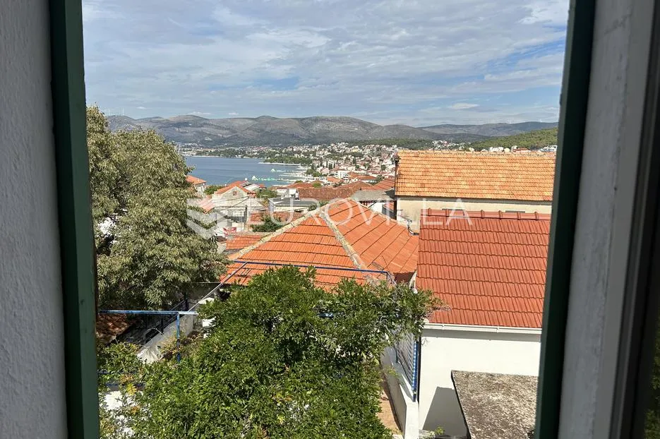 trogir, okrug gornji, stara kuća u nizu površine 150 m² - slika 6