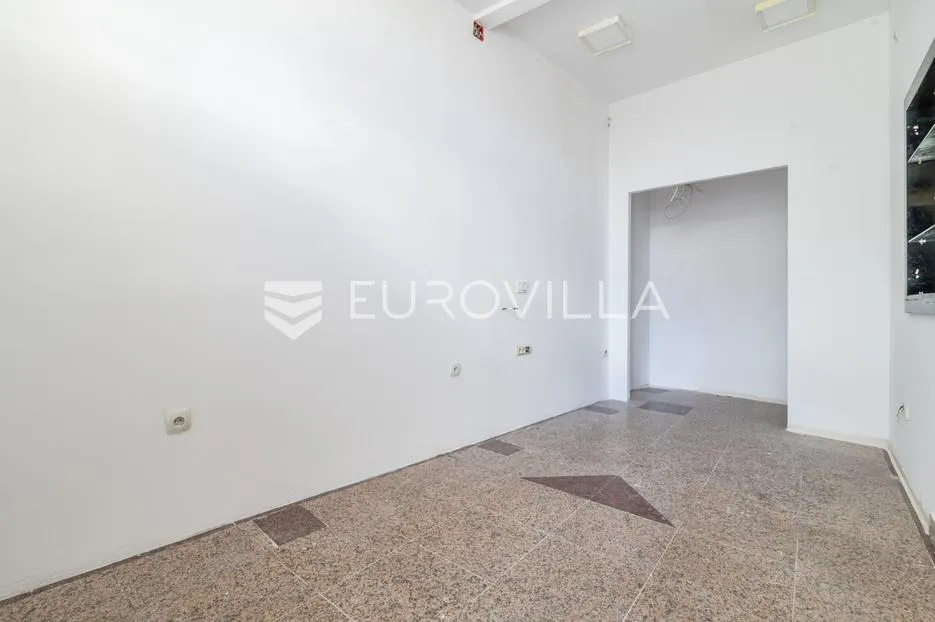 zagreb, strogi centar, pješačka zona, ulični poslovni prostor 14 m2, top lokacija - slika 2