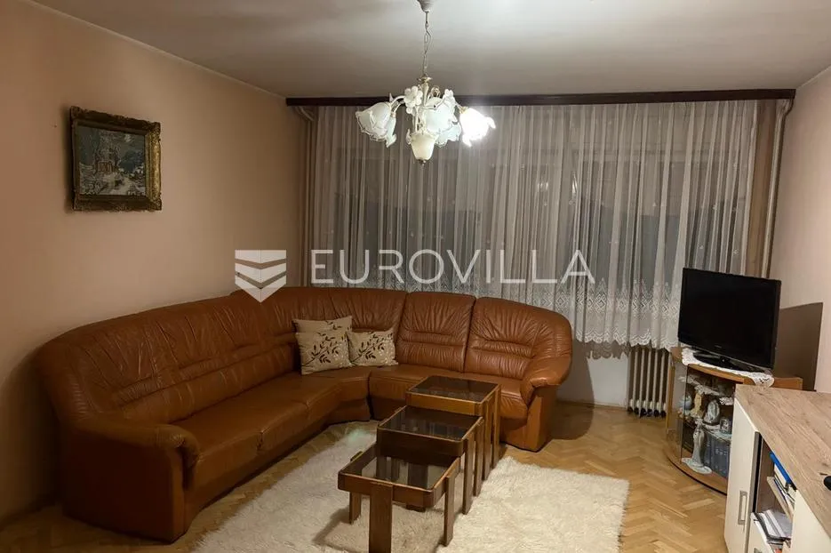 karlovac, borlin, kuća 720 m² s poslovnim prostorom, gospodarskom zgradom i nogometnim terenom - slika 5