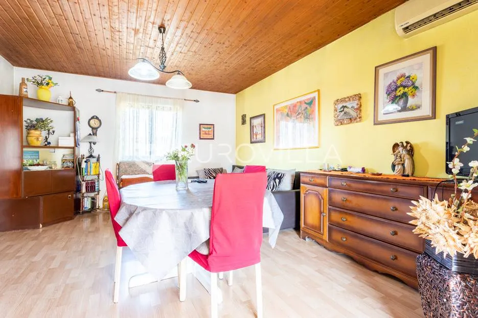 brač, kuća s dvorištem na lijepoj lokaciji - slika 14