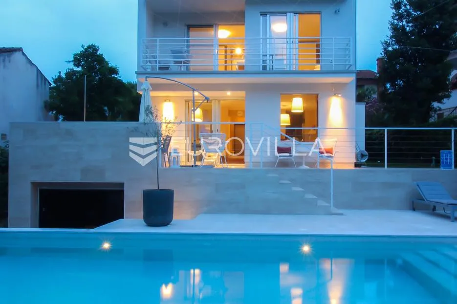 istra, rovinj, dugoročni najam vile 250m2 s bazenom s 5 spavaćih soba na 200 metara od mora - slika 37