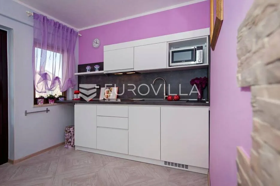 istra, rovinj, kuća 360 m2 s tri stana i zasebnom kućicom, izuzetna lokacija - slika 36