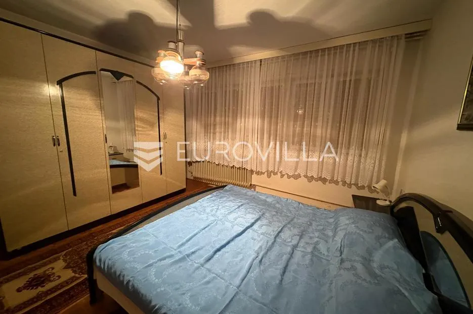 karlovac, borlin, kuća 720 m² s poslovnim prostorom, gospodarskom zgradom i nogometnim terenom - slika 8