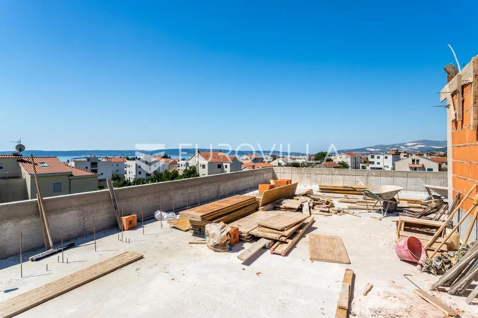 kaštel lukšić, trosoban penthouse s krovnom terasom i dva parkirna mjesta - slika 43