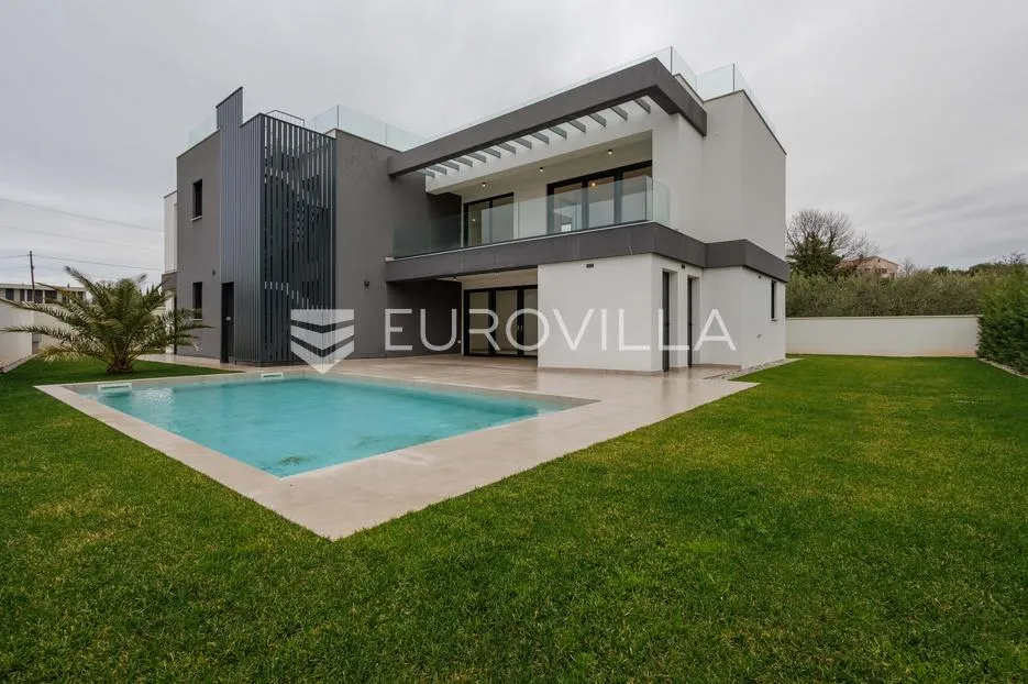 Istra, Pomer, unikatna, moderna villa 20 m od mora 322 m² - Pomer, Medulin