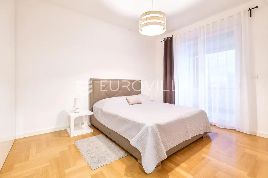 zagreb, vmd strojarska, prekrasan peterosoban stan s garažom nkp 140m2 - slika 14