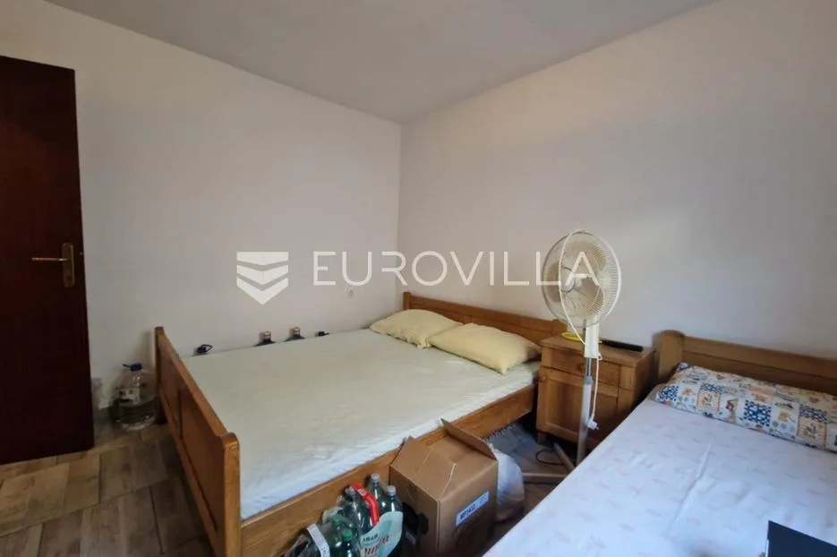 vir, nekretnina na izvrsnoj lokaciji, 40 m od mora, s dva odvojena apartmana - slika 47