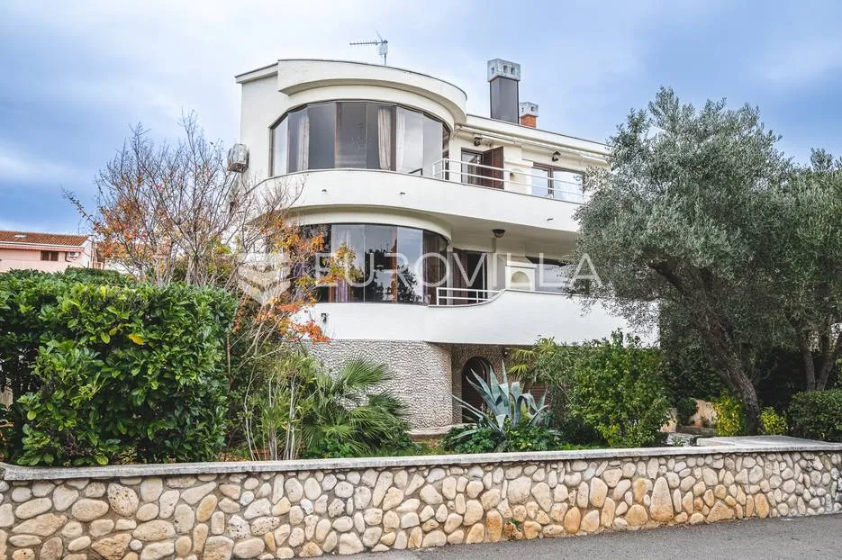 otok krk, grad krk, izvanredna kuća u prvom redu do mora nkp 260 m2 - slika 2