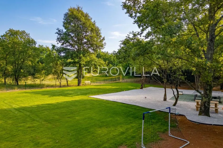 istra, labin, vrhunska moderna villa "e", grijani bazen 48 m², 2642 m² uređene okućnice - slika 10