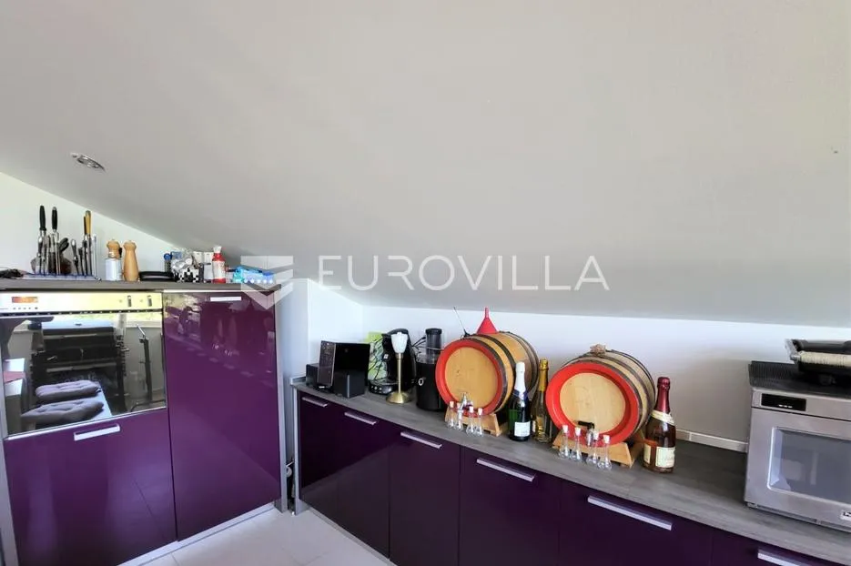 istra, okolica višnjana, apartmanska kuća 500 m² s bazenom i 4 stambene jedinice - slika 34