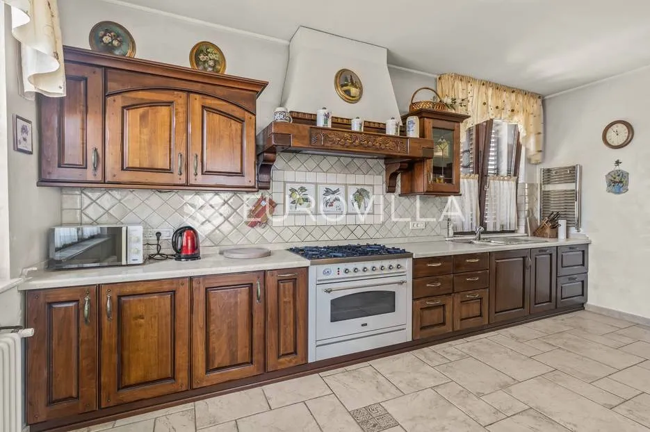istra, umag - unikatna villa nkp 400 m2 na svega 30 m od mora - slika 32