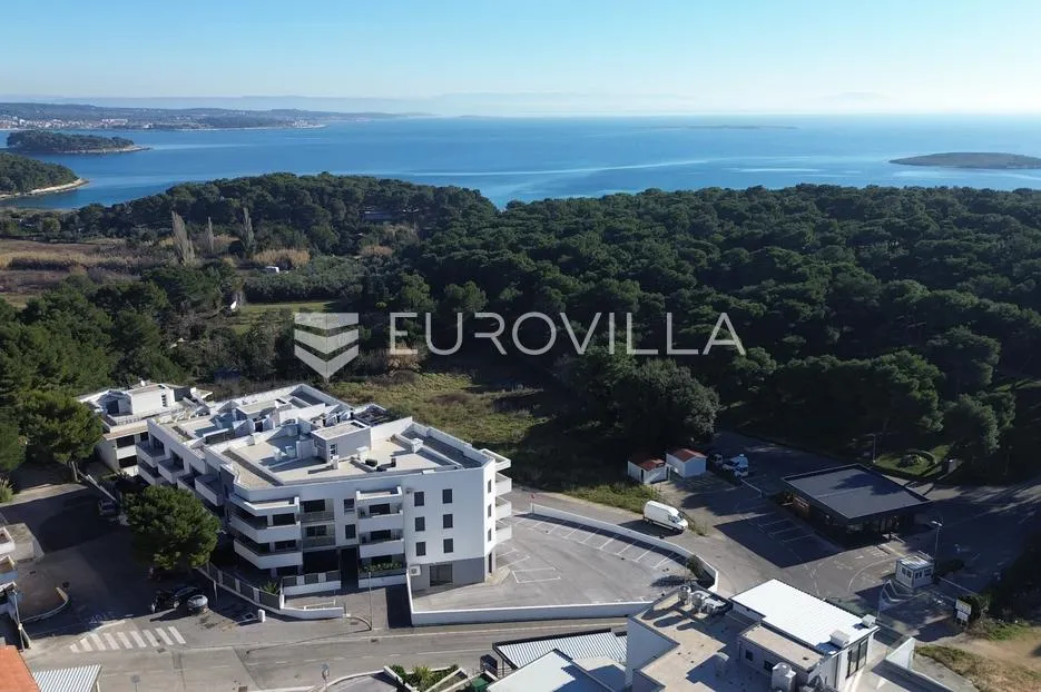 istra, premantura – građevinsko zemljište u t2 zoni 300m od mora, idealno za projekte - slika 2