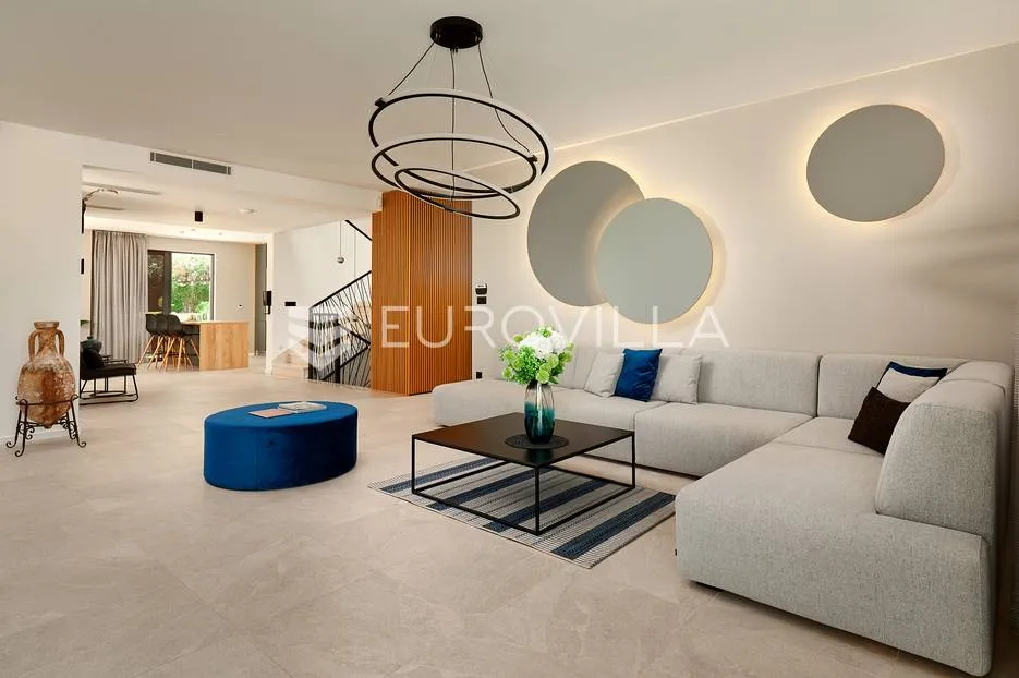 trogir - marina, luksuzna vila s bazenom i wellnessom - slika 24