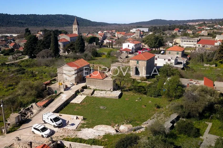 šolta, grohote, atraktivno građevinsko zemljište površine 667 m2 - slika 3