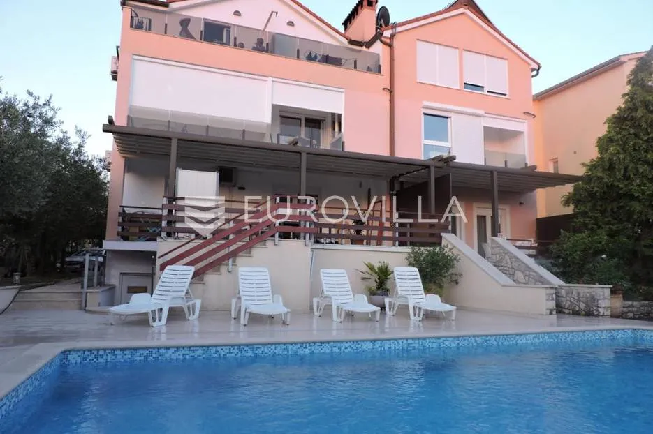 istra, peroj, apartmanska kuća s prekrasnom okućnicom i panoramskim pogledom na brijune - slika 2