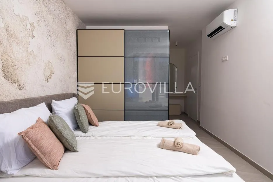 trogir, čiovo, luksuzan penthouse sa krovnom terasom i bazenom - slika 34