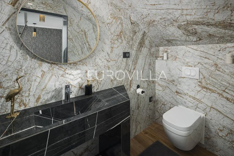 istra, funtana, luksuzna moderna vila na samo 500 metara od mora - slika 24