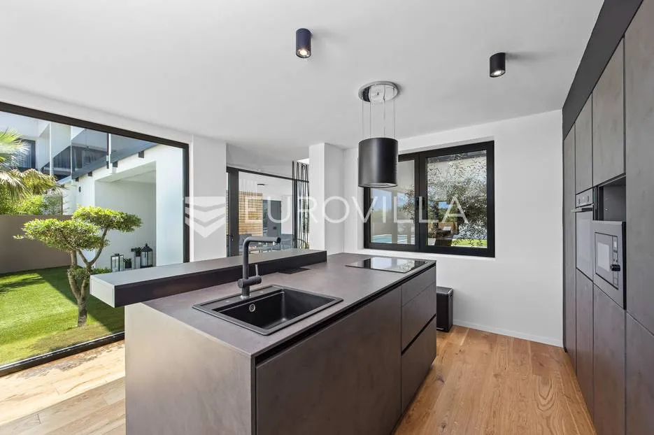 istra, medulin, prekrasna moderna dvojna vila nkp 220m2 - slika 34