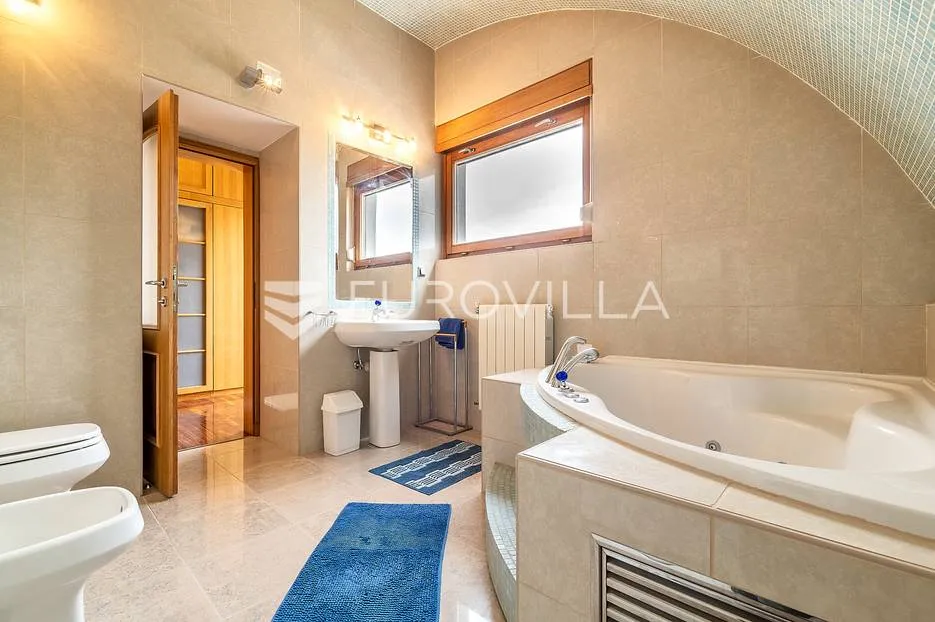zagreb, pantovčak luksuzan trosoban penthouse 180 m² - slika 7