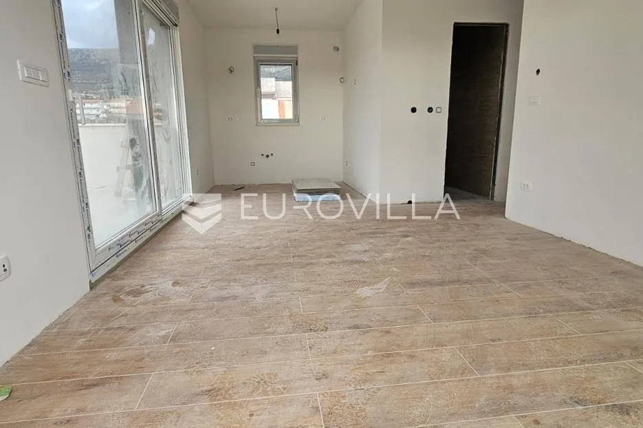 kaštela, penthous 143 m² trosoban stan s teresaom i garažom - slika 4