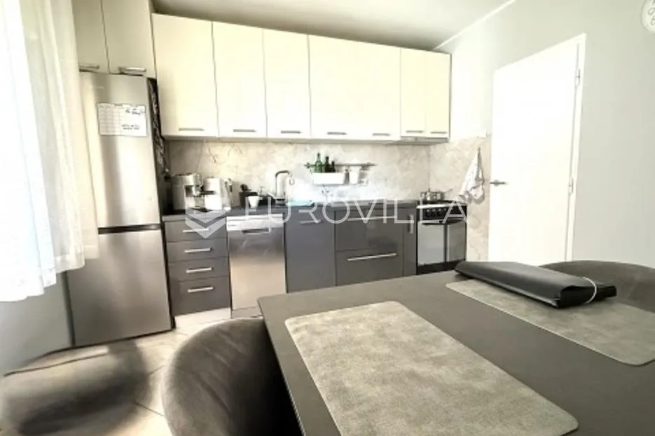 rijeka, podmurvice, stan površine 56 m², adaptiran - slika 4