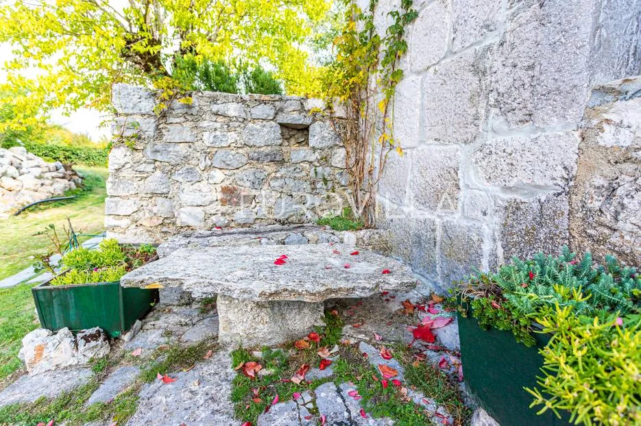 imotski, lovreć, jedinstvena kamena kuća - slika 12