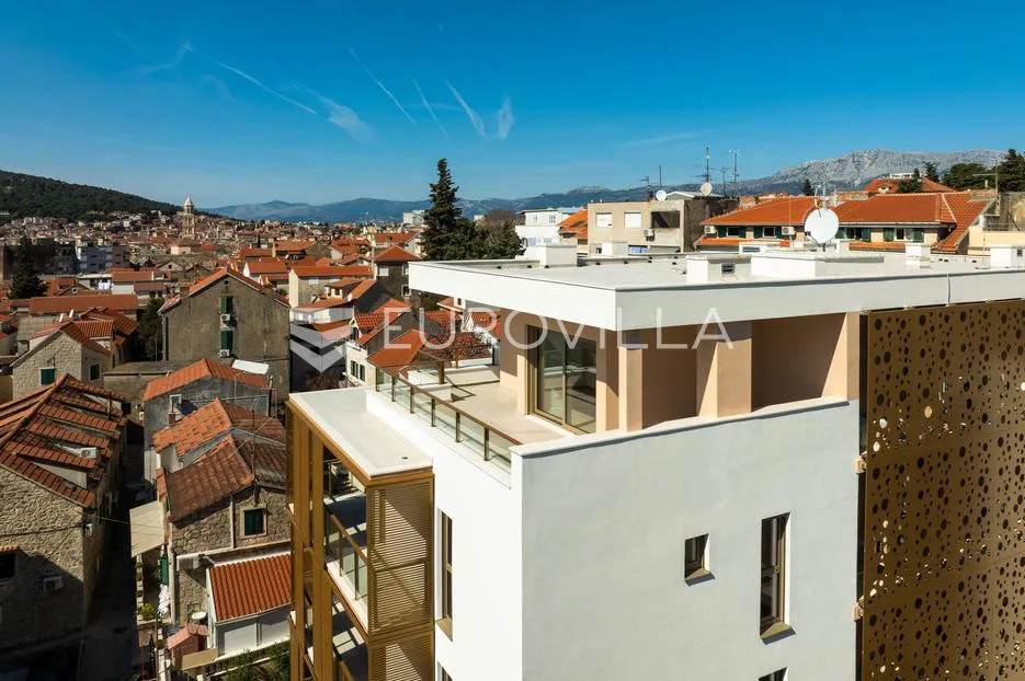 split, prekrasan penthouse s pogledom na more i grad - slika 23