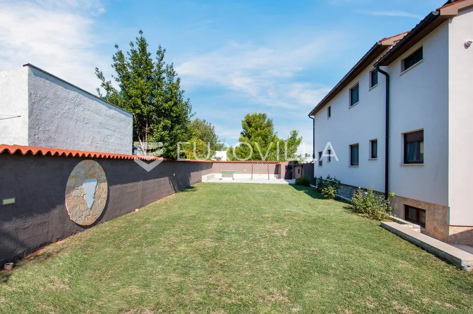 istra, premantura, unikatna vila s panoramskim pogledom, na velikoj uređenoj okućnici - slika 10