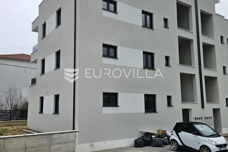 kaštel lukšić, novogradnja, trosoban stan, 80 m², s vrtom veličine 100 m² - slika 2