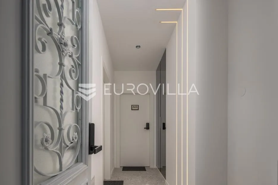 rijeka, centar, novouređen luksuzan stan nkp 98 m2 s tri apartmana - slika 35