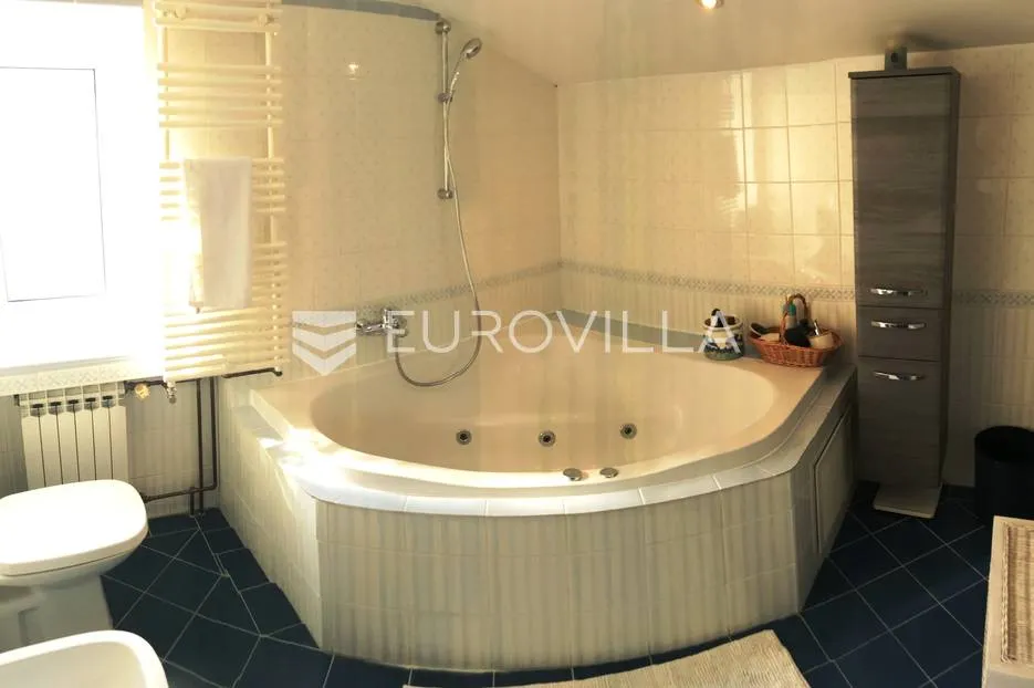zagreb, gračani, predivna kuća od 289,18 m2 - slika 22