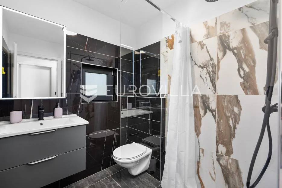 istra, poreč prekrasna kamena vila s bazenom 133 m2 - slika 22