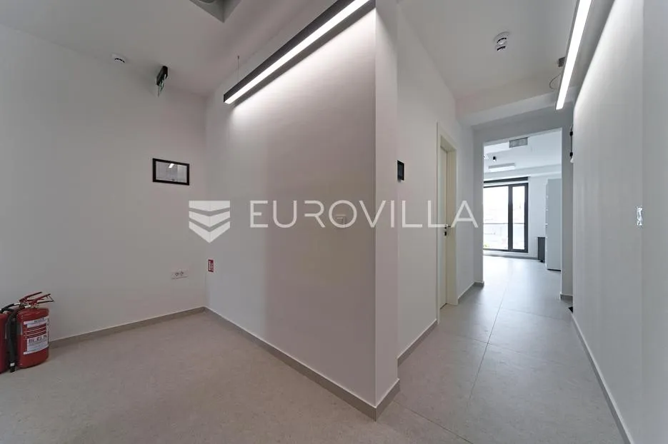 osijek, centar, najam poslovnog prostora 50 m² u modernoj poslovnoj zgradi - slika 9