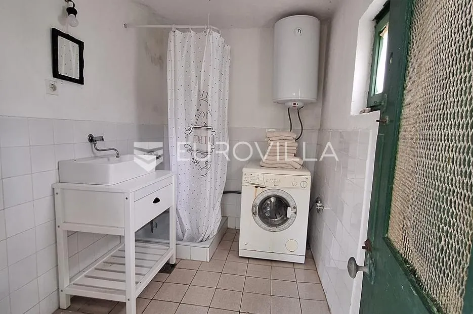 vis, marinje zemlje, samostojeća kamena kuća - slika 5