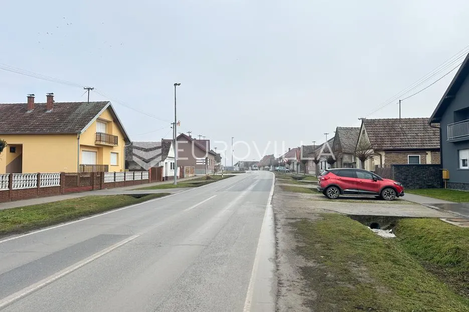 Vinkovci, Ivankovo, građevinsko zemljište 2726 m² na frekventnoj poziciji