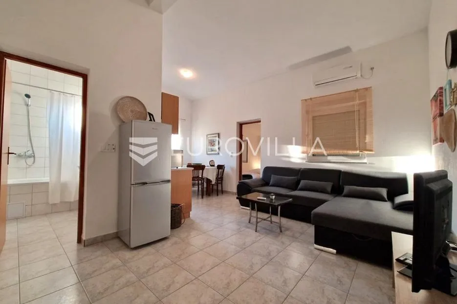 vir, 100m od mora, kuća s 4 apartmana i pogledom na more - slika 11