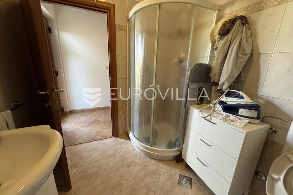 istra, valbandon, najam obiteljske kuće 180m2 s predivnom okućnicom - slika 9